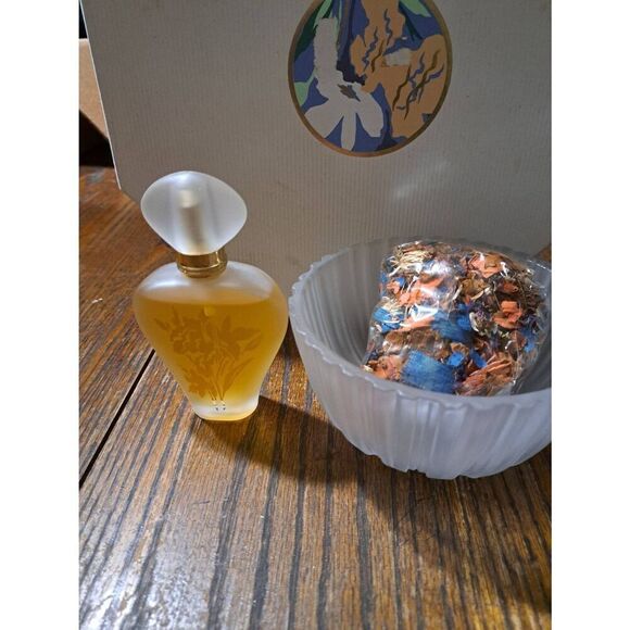 Vintage Moments Priscilla Presley Floral Aldehyde Fragrence Gift Set For Women - Picture 3 of 10